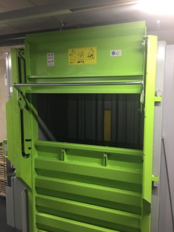 Ballenpressen-Dixi-60-S-mit-Schiebetür