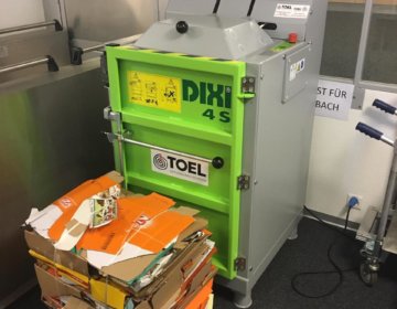 Ballenpresse Dixi 4 S mit Karton | Toel Recycling AG