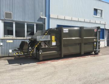 AJK Presscontainer mit Hub-Kippvorrichtung | Toel Recycling AG