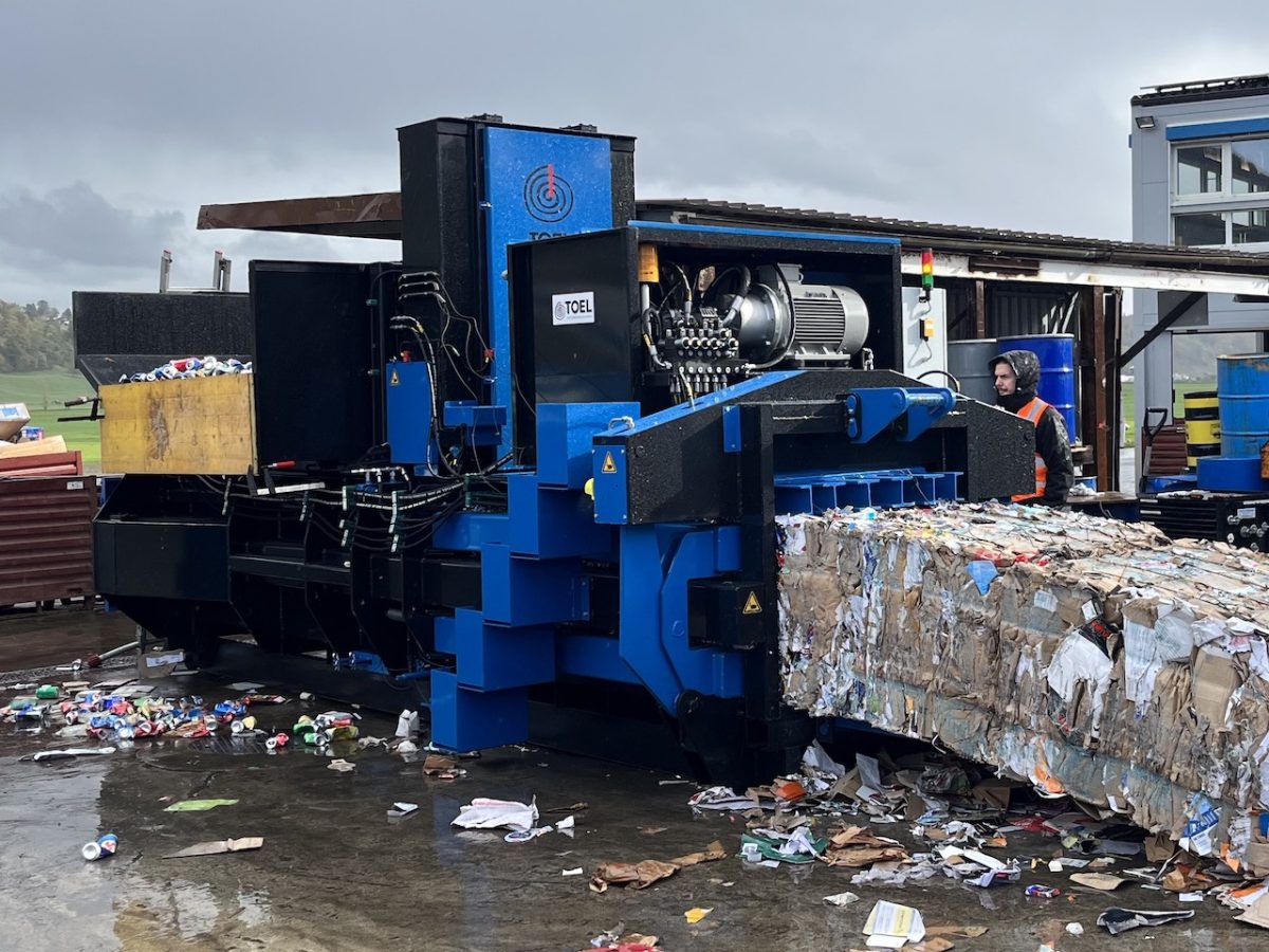 Ballenpresse Albamat 600 seitlicher Trichter
