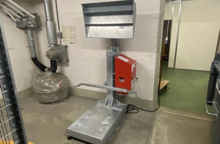 Containerpresse TR1100 ohne Container | Toel Recycling AG