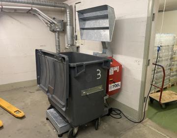 Containerpresse TR1100 mit Container | Toel Recycling AG