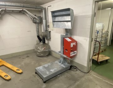 Containerpresse TR1100 ohne Container | Toel Recycling AG