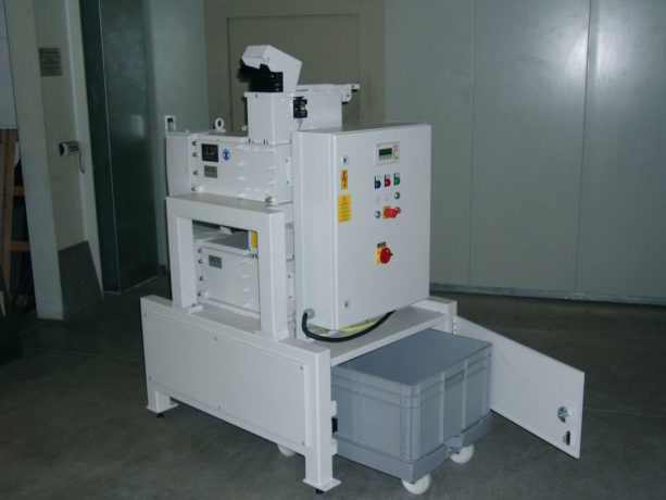 Festplattenschredder mit Untergestell für Box