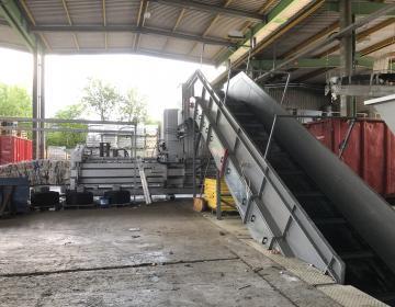 Kanalballenpresse Albamat Förderband l Toel Recycling AG