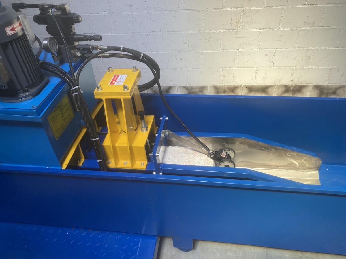 Kanaljustierung Styroporverdichter TR100 | Toel Recycling AG