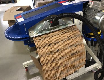 Kartonschredder H500 mit Material | Toel Recycling