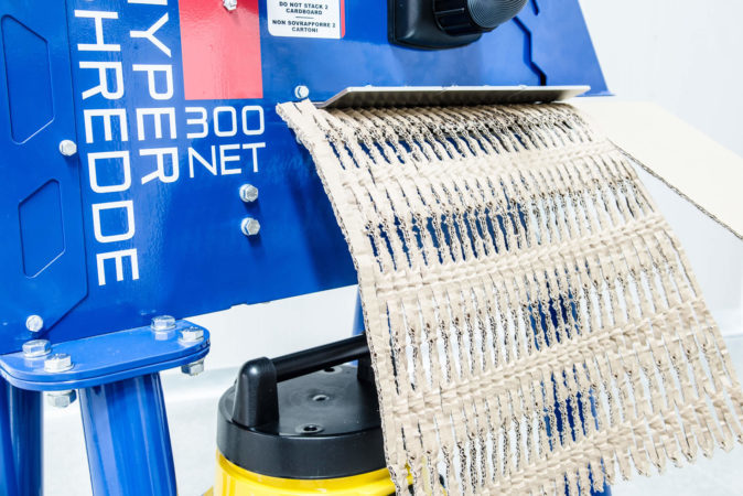 Kartonschredder Verpackungsmaterial l Toel Recycling AG