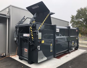 Nassmüllpresse AJK Hub-Kippvorrichtung | Toel Recycling AG