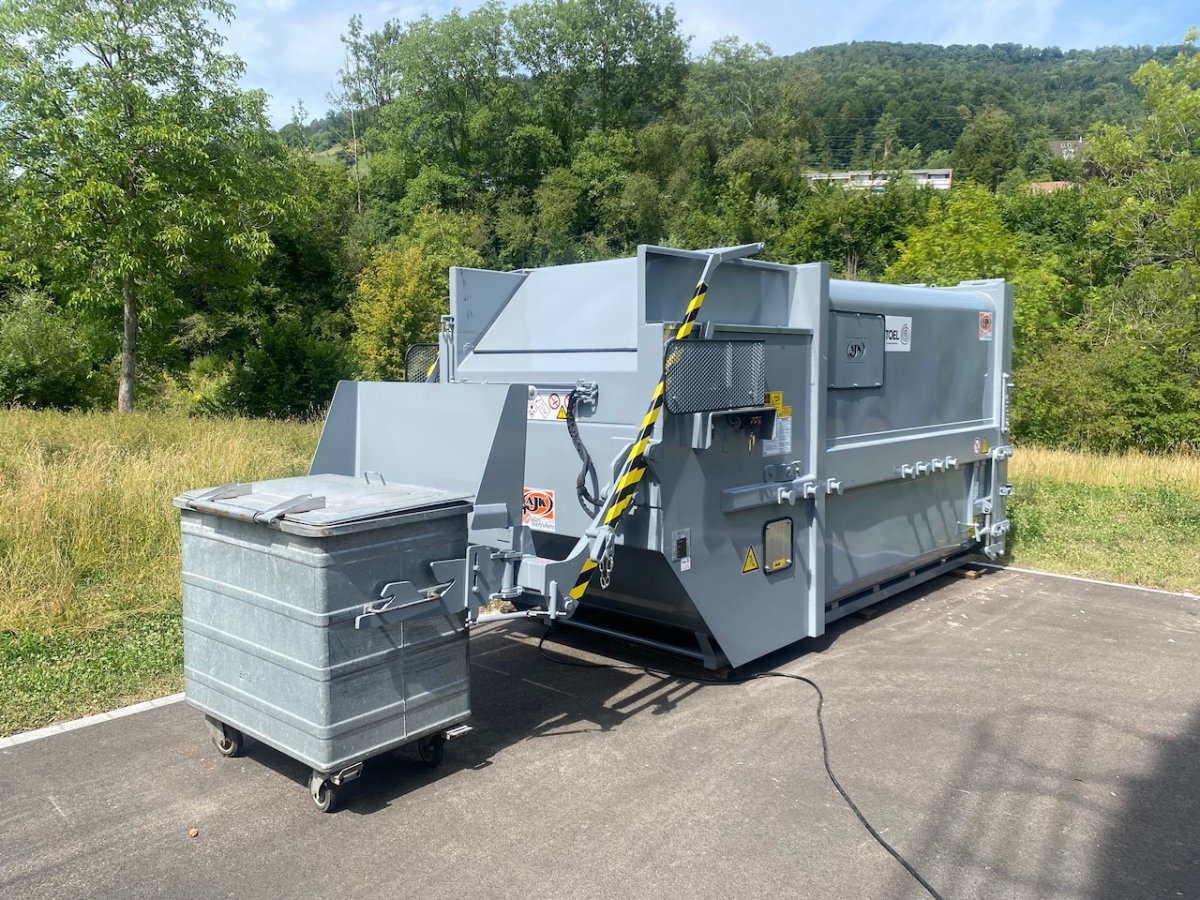 Nassmüllpresse Hub-Kippvorrichtung | Toel Recycling AG