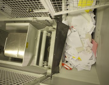 Papierschredder mit Kippvorrichtung | Toel Recycling AG