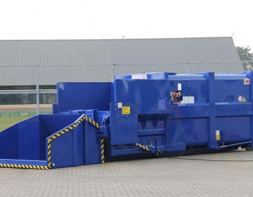 Presscontainer Kippschaufel geöffnet l Toel Recycling AG