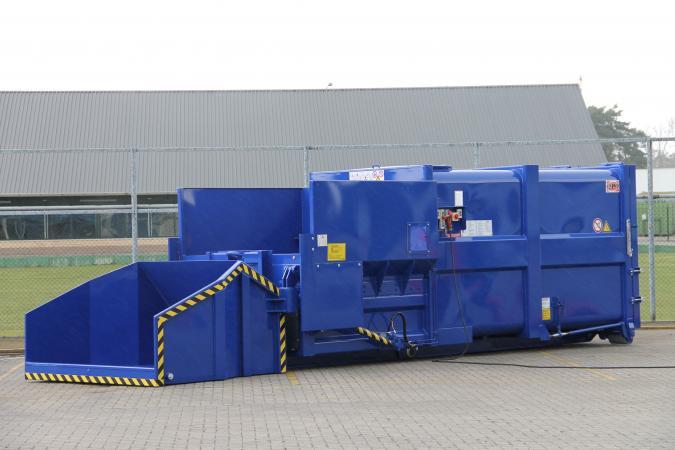 Presscontainer Kippschaufel geöffnet l Toel Recycling AG
