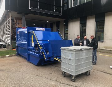 Presscontainer Welaki Hub-Kippvorrichtung | Toel Recycling AG