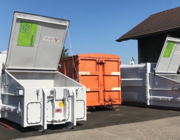 Presscontainer extra grosse Einwurföffnung l Toel Recycling AG