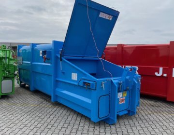 Presscontainer mit tiefer Einfüllöffnung | Toel Recycling AG