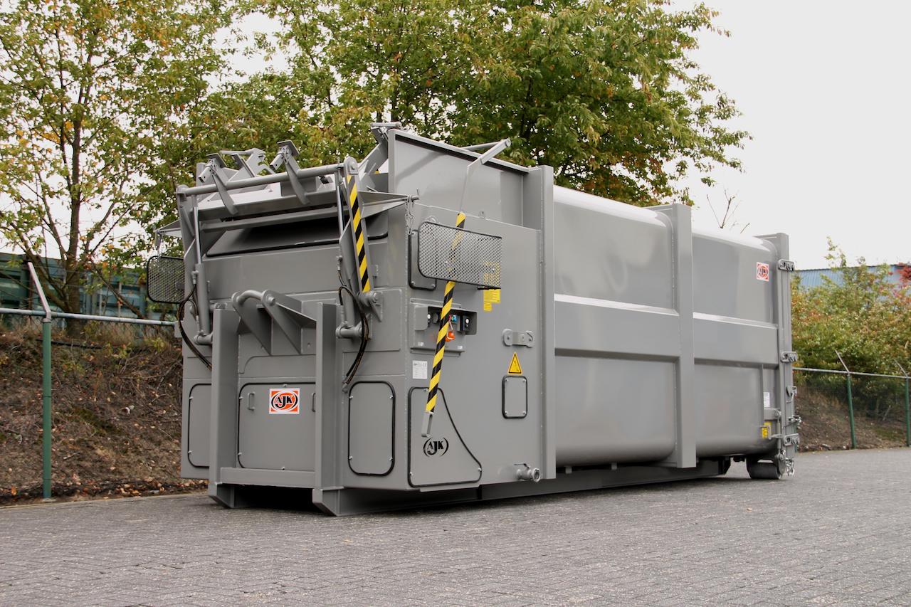 Schwingkolbenpresse Hub-Kippvorrichtung | Toel Recycling AG