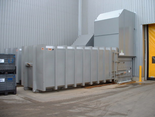 Stationäre Pressanlage Abwurfschacht