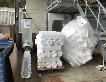 Styroporverdichter Mini mit Auslaufschiene l Toel Recycling AG