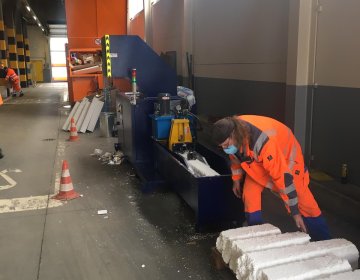 Styroporverdichter TR mit Briketts | Toel Recycling