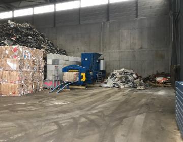 Mobile Ballenpresse 800 l Toel Recycling AG