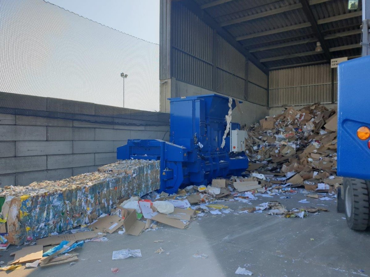 Mobile Ballenpresse Abba 800 | Toel Recycling AG