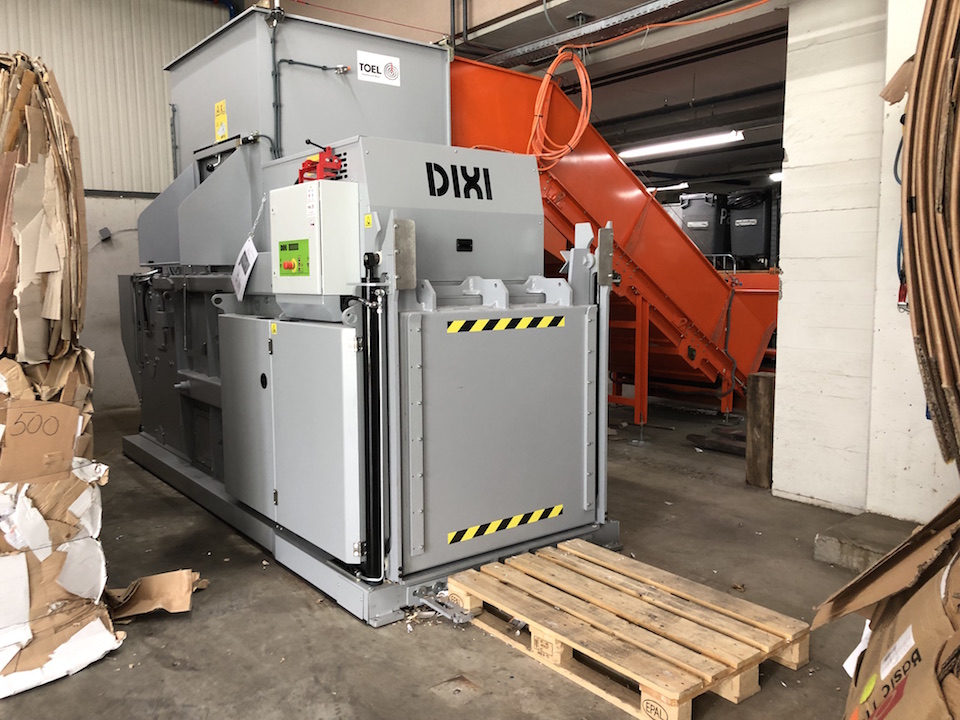 Presse à balles semi-automatique Dixi 60 SLS - TOEL