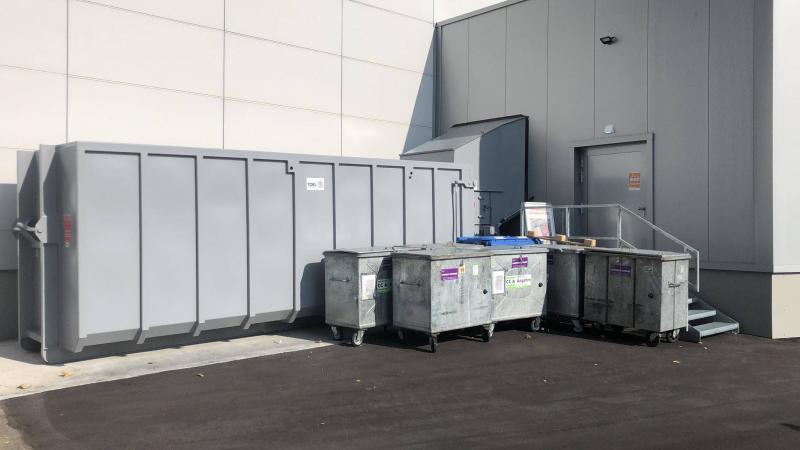 Schneckenverdichter mit Abfwurfschacht l Toel Recycling AG