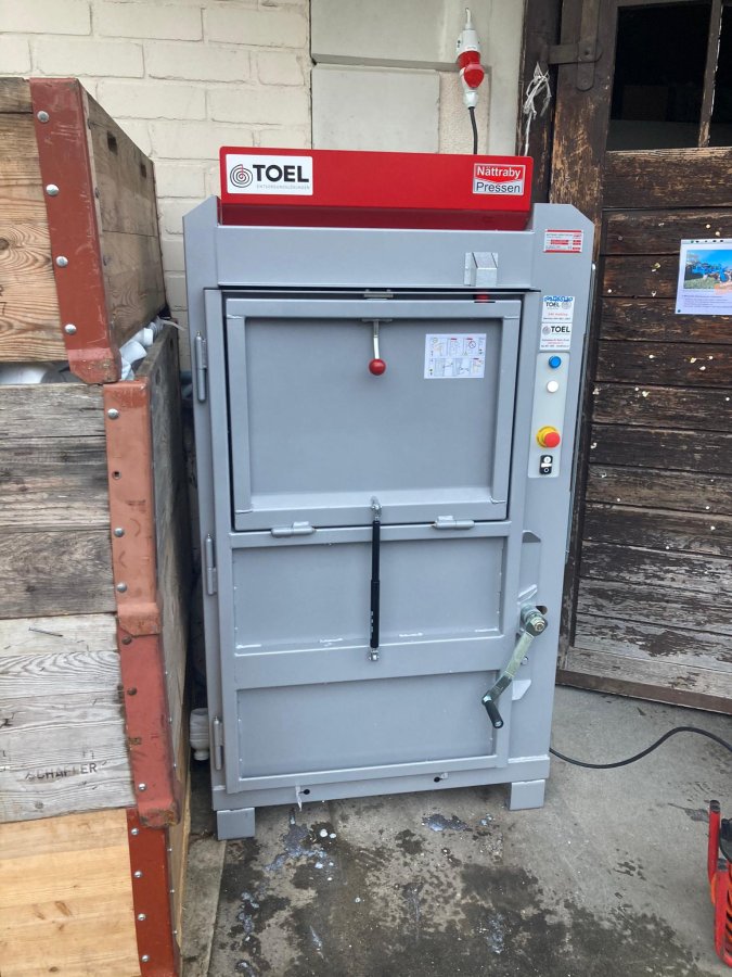 Ballenpresse NP 40-II geschlossene Tür