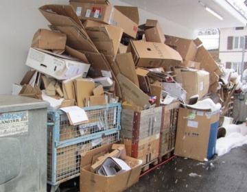 Kartonberg | Ballenpressen | Toel Recycling AG