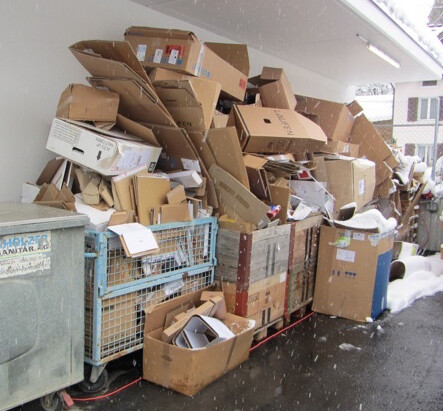 Kartonberg | Ballenpressen | Toel Recycling AG