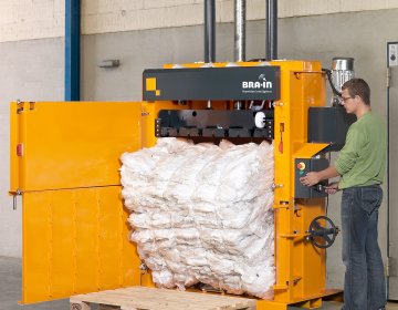 Ballenpresse Bramidan B20 Ballenauswurf | Toel Recycling AG