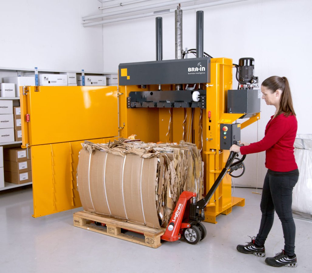Ballenpresse Bramidan B20 Ballentransport | Toel Recycling AG
