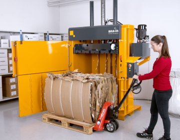 Ballenpresse Bramidan B20 Ballentransport | Toel Recycling AG