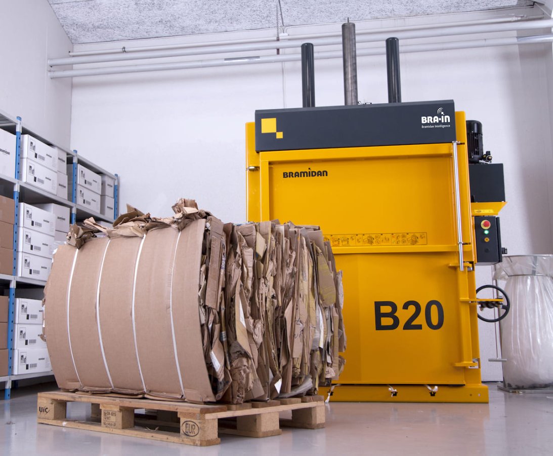 Ballenpresse Bramidan B20 Kartonballen | Toel Recycling AG