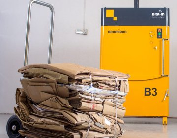 Ballenpresse Bramidan B3 Transportwagen Kartonballen | Toel Recycling AG
