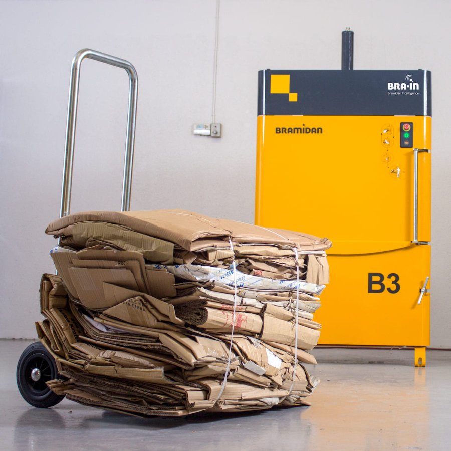 Ballenpresse Bramidan B3 Transportwagen Kartonballen | Toel Recycling AG