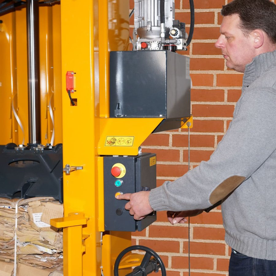 Ballenpresse Bramidan B30 Ballenauswurf | Toel Recycling AG