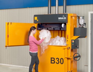 Ballenpresse Bramidan B30 Einfüllöffnung | Toel Recycling AG