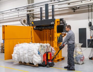 Ballenpresse Bramidan B30 W Ballentransport | Toel Recycling AG