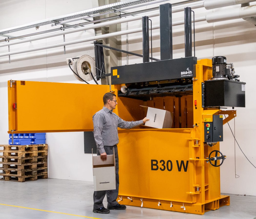 Ballenpresse Bramidan B30 W Einfüllöffnung | Toel Recycling AG
