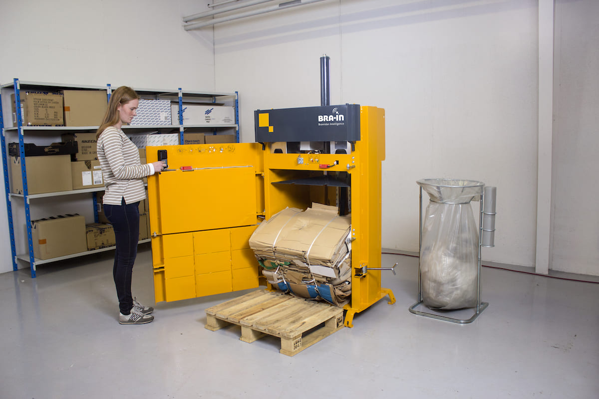 Ballenpresse Bramidan B4 Ballenauswurf | Toel Recycling AG