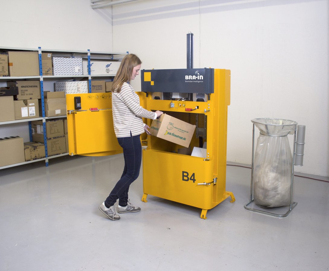 Ballenpresse Bramidan B4 Einfüllöffnung | Toel Recycling AG