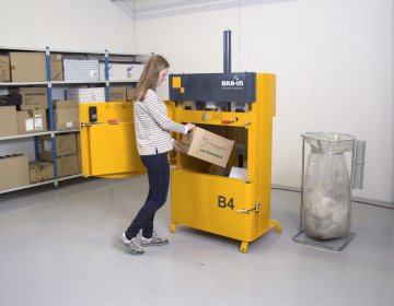 Ballenpresse Bramidan B4 Einfüllöffnung | Toel Recycling AG