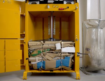 Ballenpresse Bramidan B4 Kartonballen | Toel Recycling AG