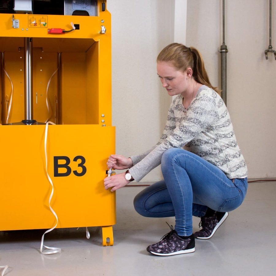 Ballenpresse Bramidan B4 Tür öffnen | Toel Recycling AG