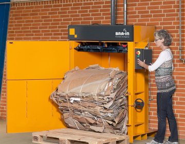 Ballenpresse Bramidan B5 W Ballenauswurf Zweihandbedienung | Toel Recycling AG