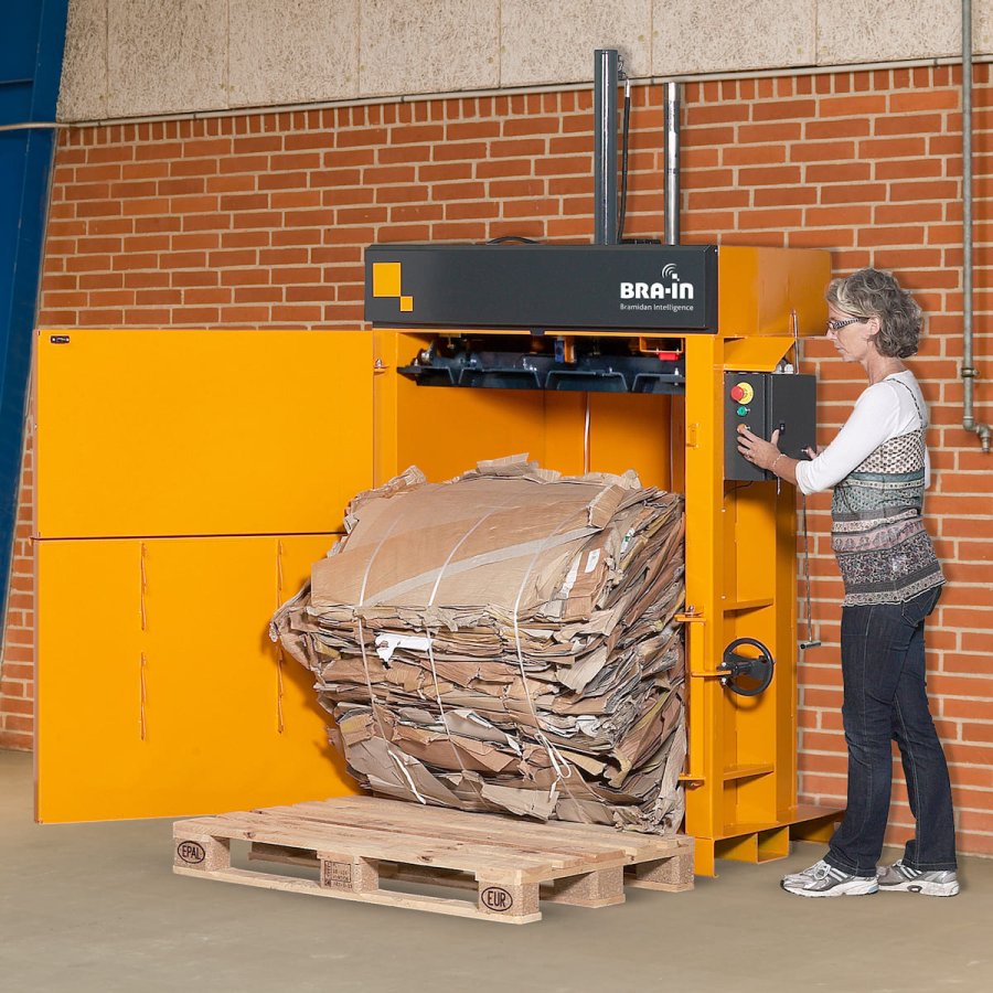 Ballenpresse Bramidan B5 W Ballenauswurf Zweihandbedienung | Toel Recycling AG