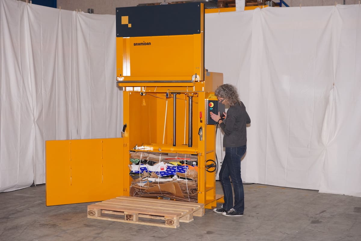 Ballenpresse Bramidan B5 W Ballenauswurf | Toel Recycling AG