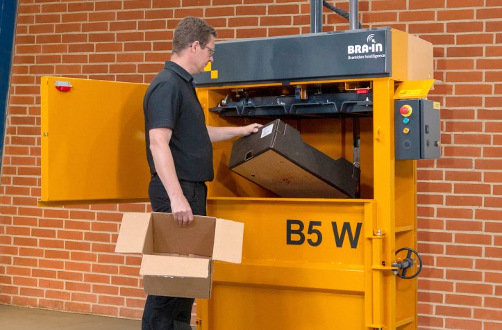 Ballenpresse Bramidan B5 W Einfüllöffnung | Toel Recycling AG